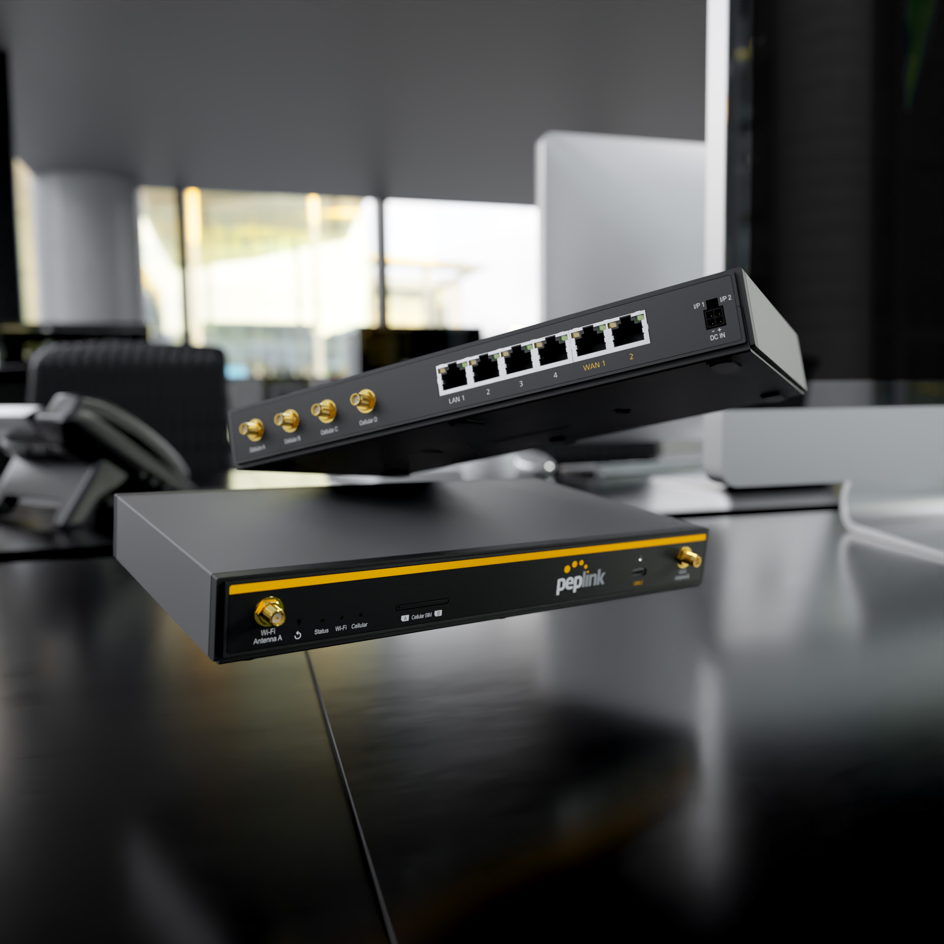 Peplink B One 5G-router met ethernetpoorten, 5G-antennes en SIM-slot, kant-en-klaar geconfigureerd
